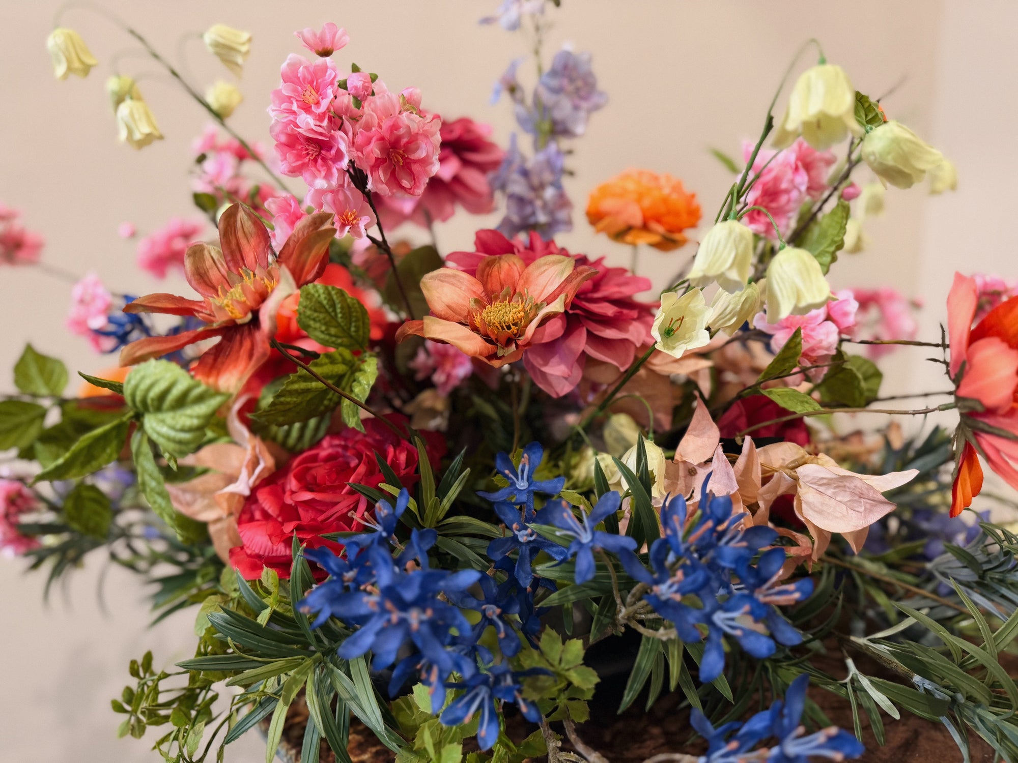 Duurzame rouwbloemen die ook na de uitvaart troost bieden.